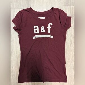 Abercrombie & Fitch Maroon Short-Sleeve Tee with White Applique